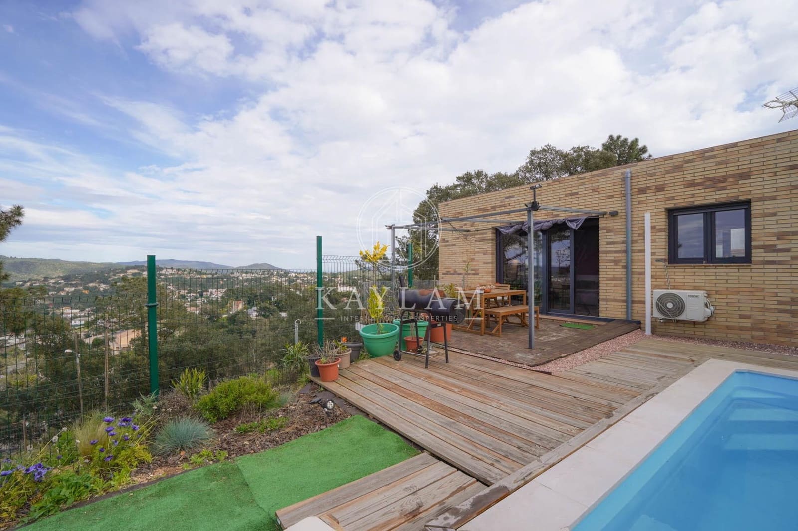 3 soveværelse Villa til salg i Lloret de Mar med swimmingpool - € 295.000 (Ref: 9735589)