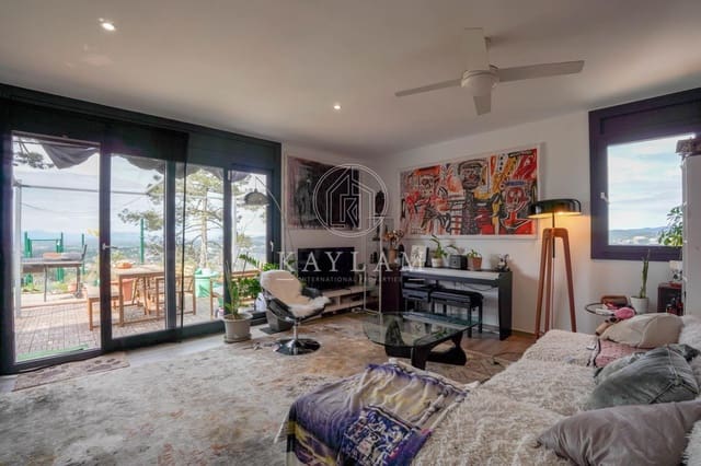 3 soveværelse Villa til salg i Lloret de Mar med swimmingpool - € 295.000 (Ref: 9735589)