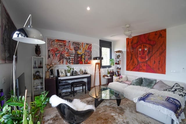 3 soveværelse Villa til salg i Lloret de Mar med swimmingpool - € 295.000 (Ref: 9735589)