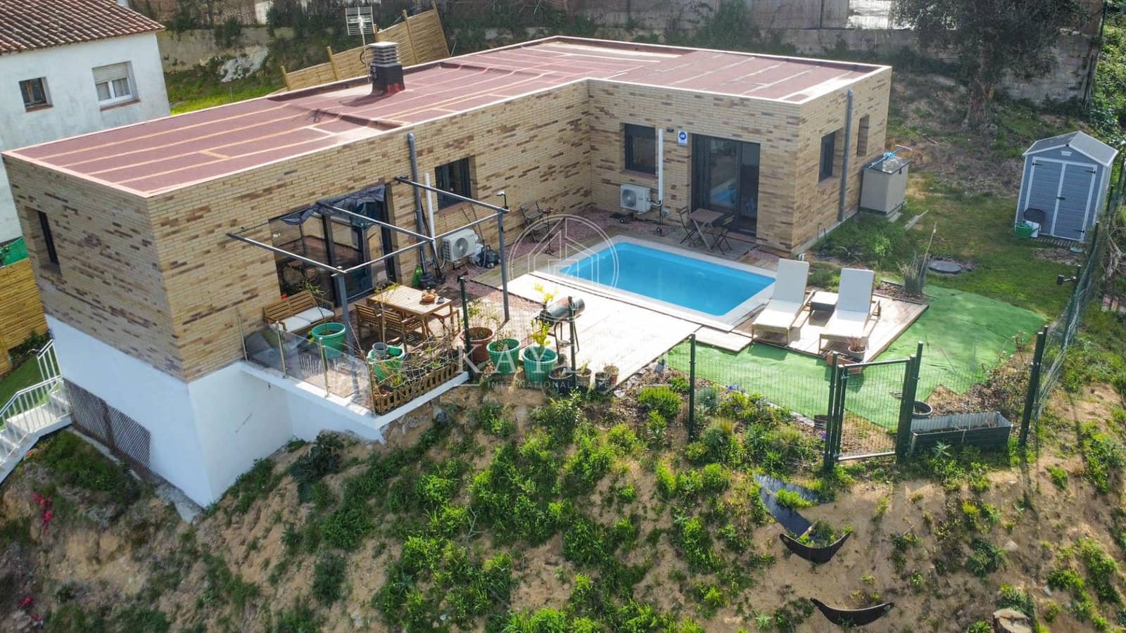 3 soveværelse Villa til salg i Lloret de Mar med swimmingpool - € 295.000 (Ref: 9735589)