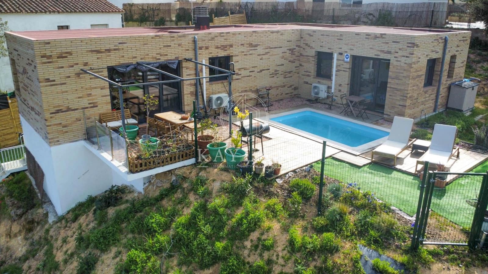 3 soveværelse Villa til salg i Lloret de Mar med swimmingpool - € 295.000 (Ref: 9735589)