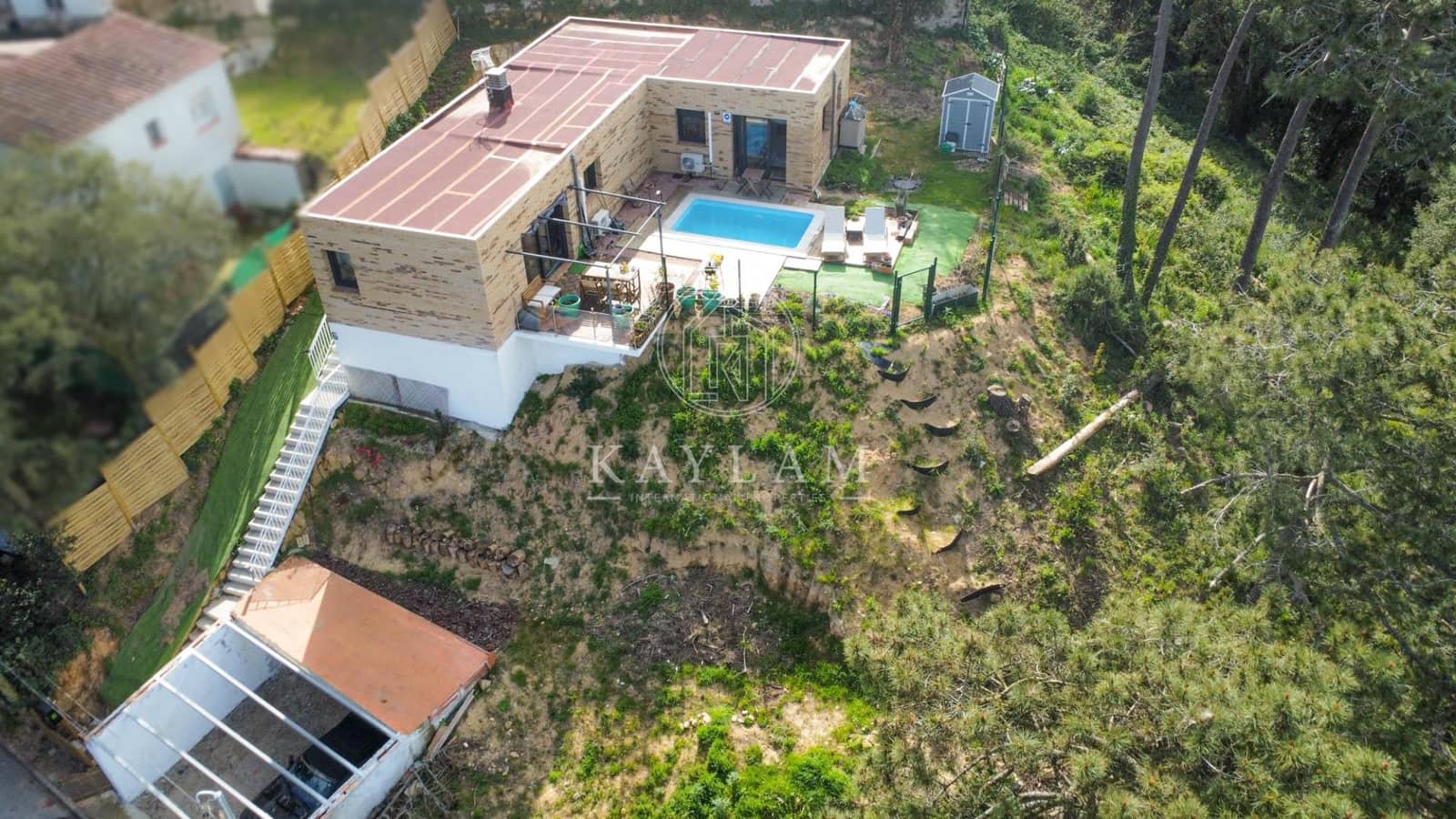 3 soveværelse Villa til salg i Lloret de Mar med swimmingpool - € 295.000 (Ref: 9735589)