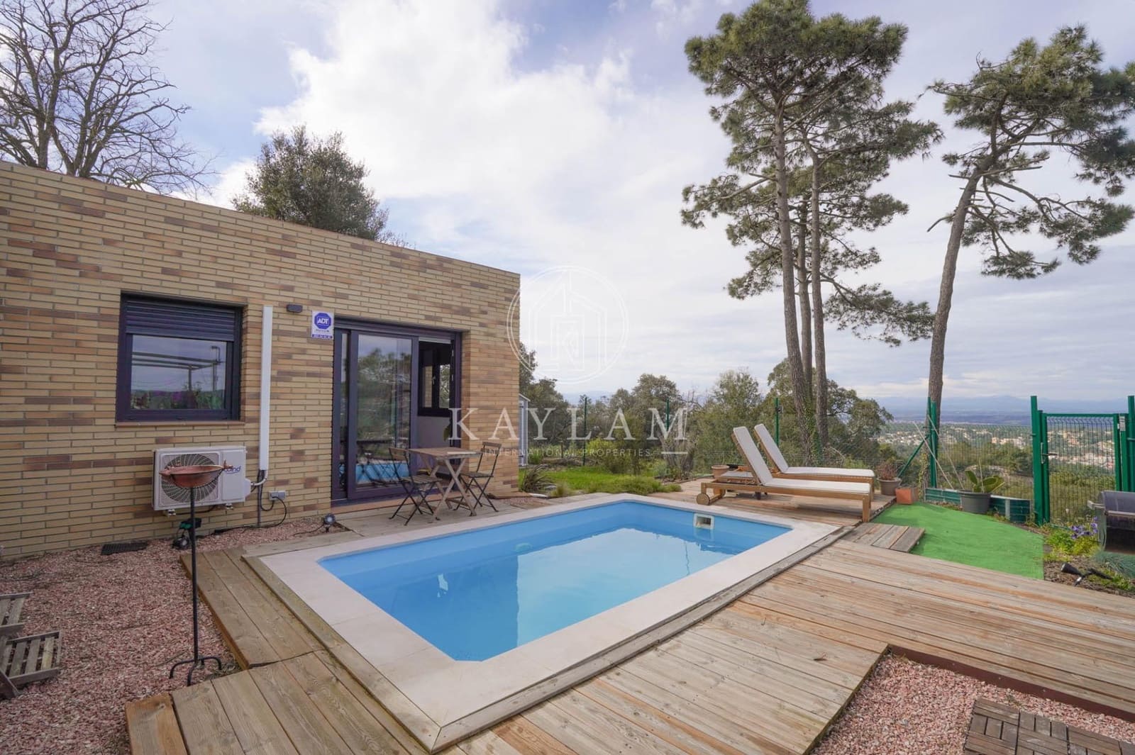 3 soveværelse Villa til salg i Lloret de Mar med swimmingpool - € 295.000 (Ref: 9735589)
