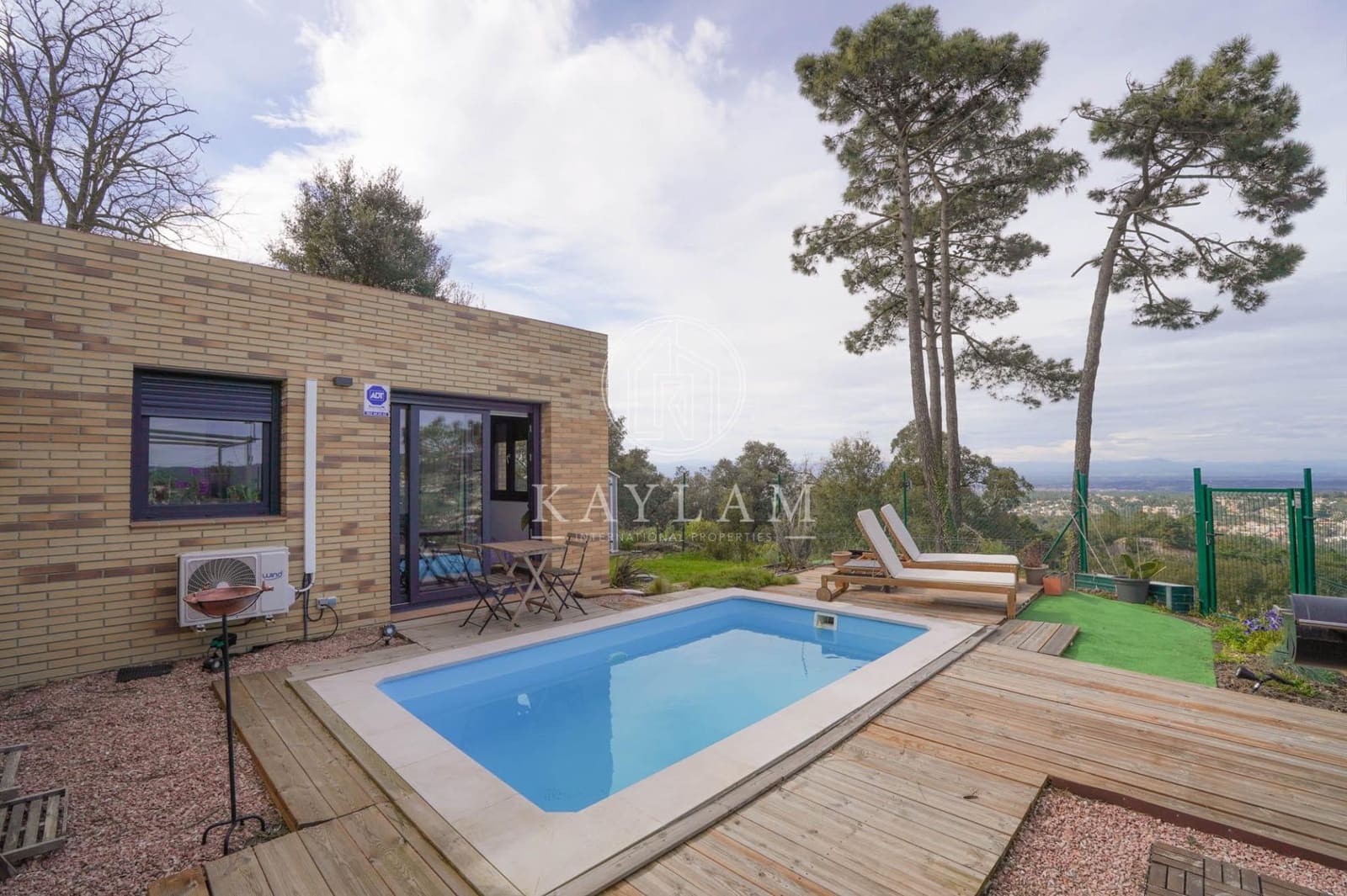 3 soveværelse Villa til salg i Lloret de Mar med swimmingpool - € 295.000 (Ref: 9735589)