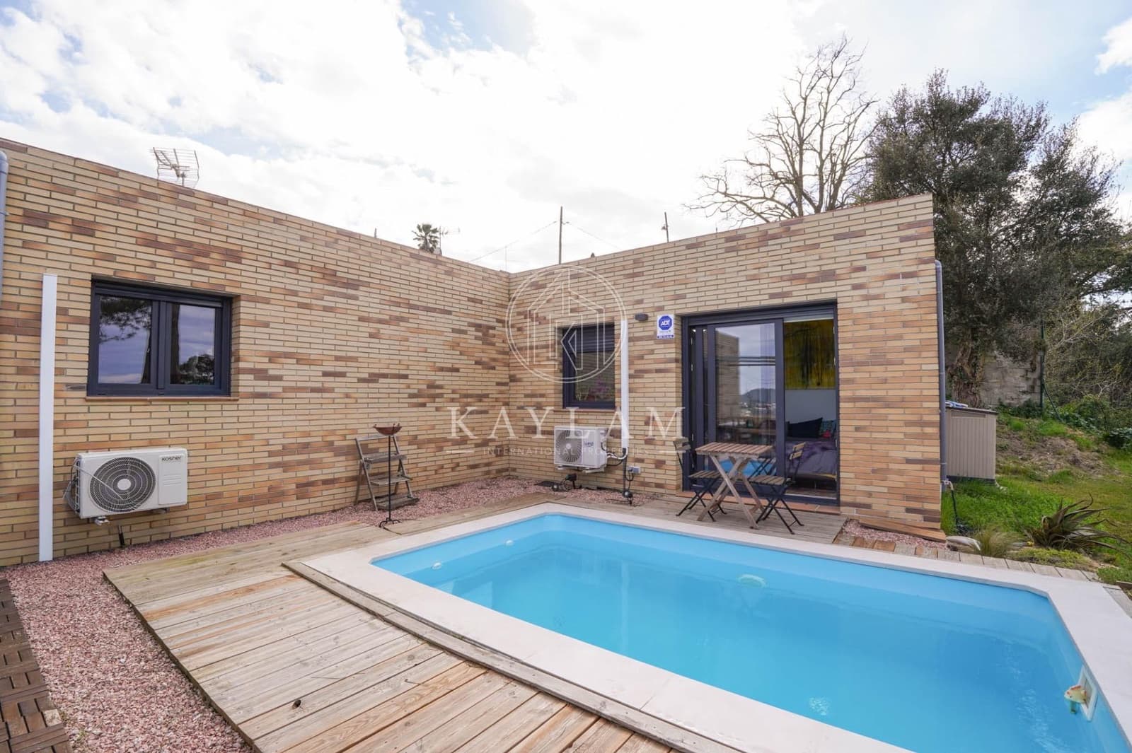 3 soveværelse Villa til salg i Lloret de Mar med swimmingpool - € 295.000 (Ref: 9735589)