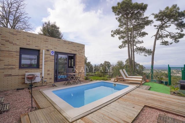 3 soveværelse Villa til salg i Lloret de Mar med swimmingpool - € 295.000 (Ref: 9735589)