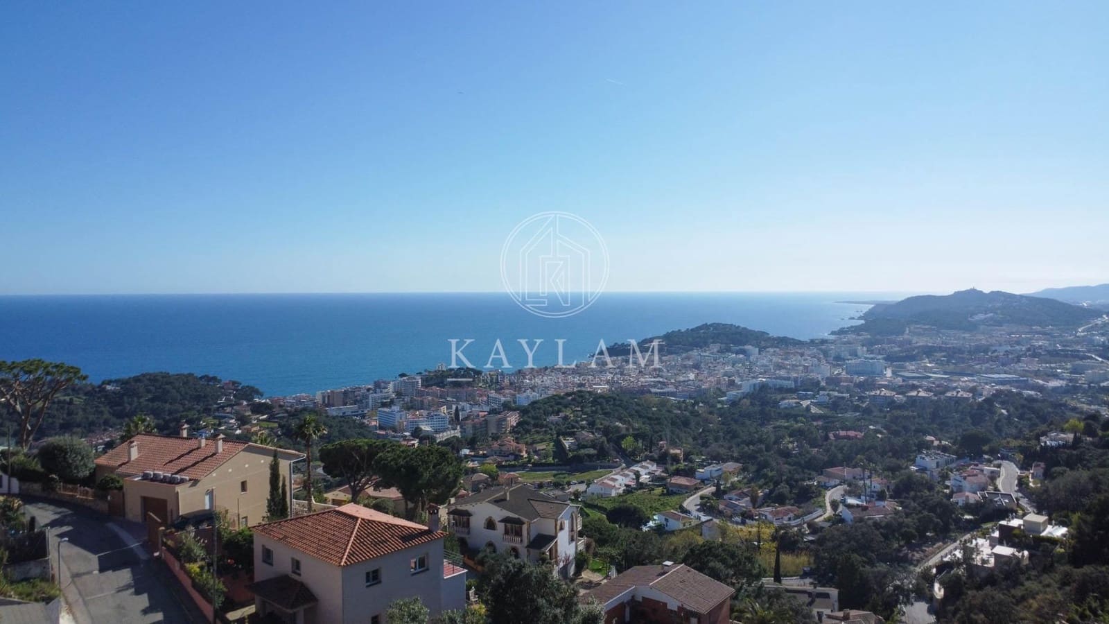 2 bedroom Villa for sale in Lloret de Mar with garage - € 425,000 (Ref: 9752034)