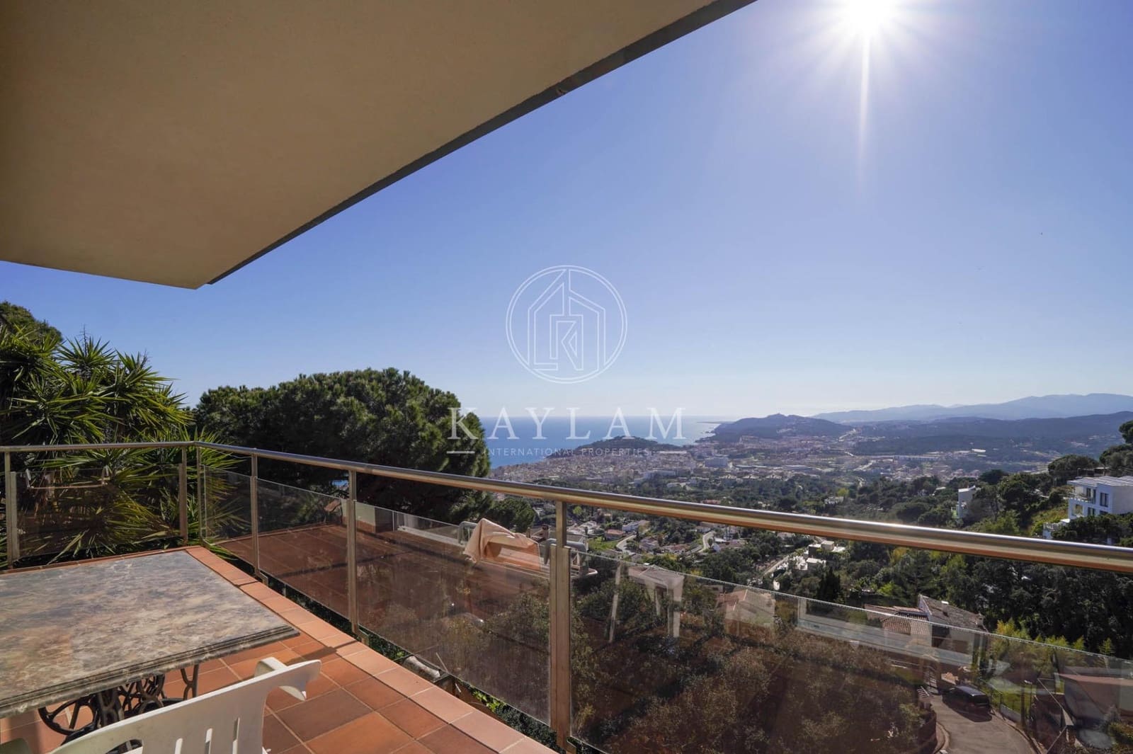 2 bedroom Villa for sale in Lloret de Mar with garage - € 425,000 (Ref: 9752034)