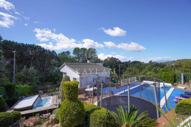 Chalet de 4 habitaciones en Aiguaviva Parc, Vidreres en venta con piscina - 599.000 € (Ref: 9780562)