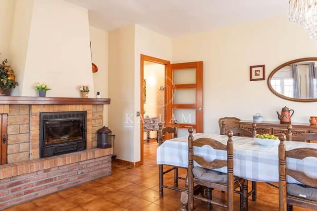 Chalet de 4 habitaciones en Aiguaviva Parc, Vidreres en venta con piscina - 599.000 € (Ref: 9780562)