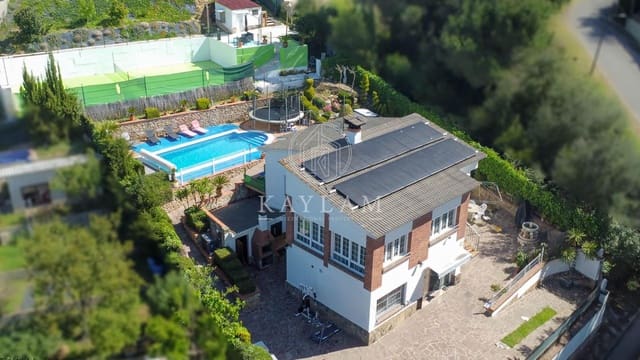 Chalet de 4 habitaciones en Aiguaviva Parc, Vidreres en venta con piscina - 599.000 € (Ref: 9780562)