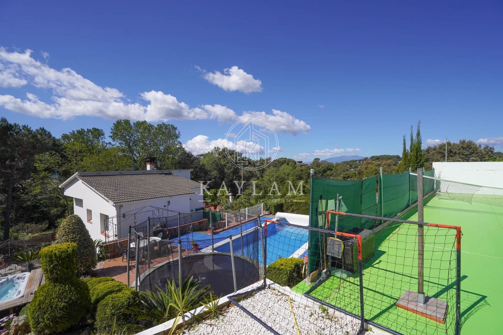 Chalet de 4 habitaciones en Vidreres en venta con piscina - 599.000 € (Ref: 9780562)