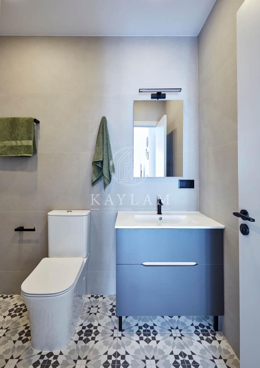 4 slaapkamer Halfvrijstaande villa te koop in Lloret de Mar - € 370.000 (Ref: 9788401)