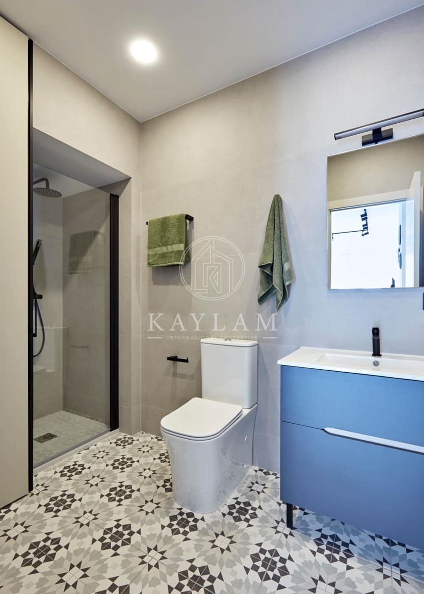 4 slaapkamer Halfvrijstaande villa te koop in Lloret de Mar - € 370.000 (Ref: 9788401)