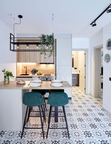 4 slaapkamer Halfvrijstaande villa te koop in Lloret de Mar - € 370.000 (Ref: 9788401)