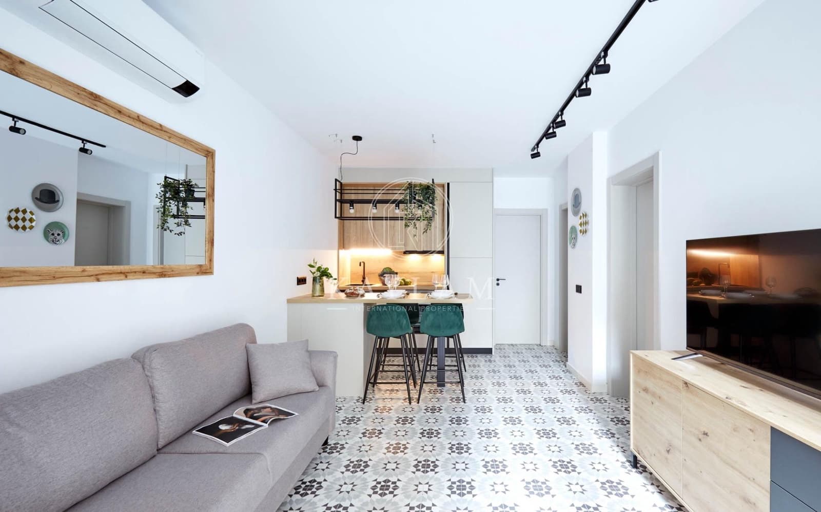 4 slaapkamer Halfvrijstaande villa te koop in Lloret de Mar - € 370.000 (Ref: 9788401)