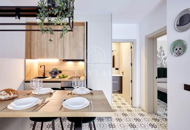 4 slaapkamer Halfvrijstaande villa te koop in Lloret de Mar - € 370.000 (Ref: 9788401)