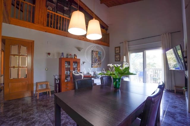 4 sypialnia Willa na sprzedaż w Lloret de Mar z basenem garażem - 545 000 € (Ref: 9799261)