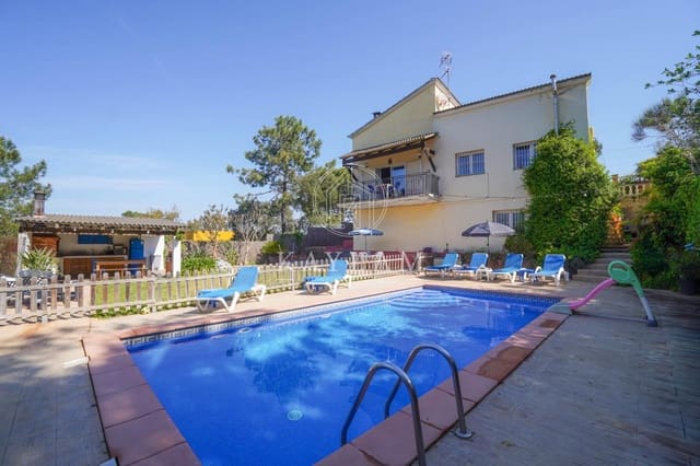 4 sypialnia Willa na sprzedaż w Lloret de Mar z basenem garażem - 545 000 € (Ref: 9799261)