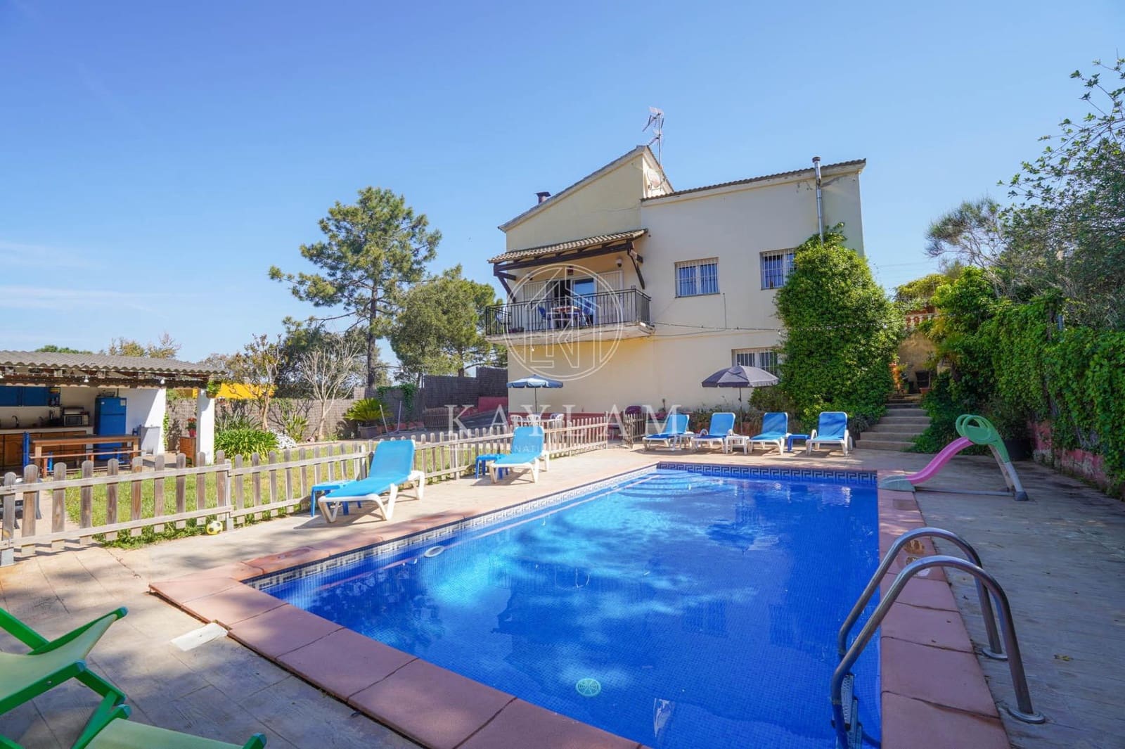 4 sypialnia Willa na sprzedaż w Lloret de Mar z basenem garażem - 545 000 € (Ref: 9799261)