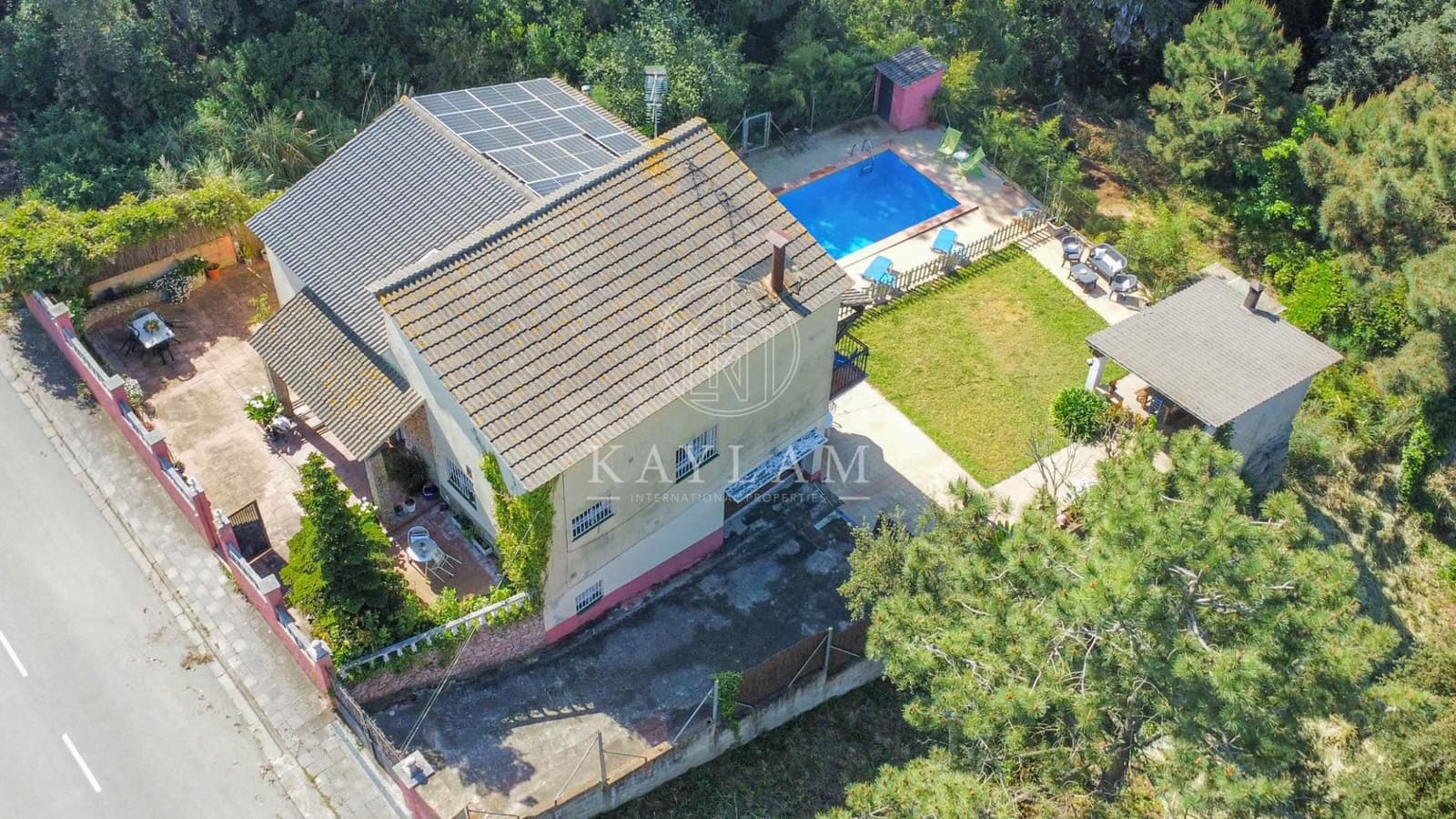 4 sypialnia Willa na sprzedaż w Lloret de Mar z basenem garażem - 545 000 € (Ref: 9799261)