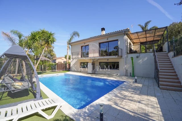 5 makuuhuone Huvila myytävänä paikassa Platja d'Aro, Castell-Platja d'Aro mukana uima-altaan 
autotalli - 749 000 € (Ref: 9811580)