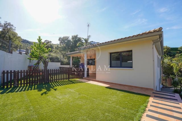 5 makuuhuone Huvila myytävänä paikassa Platja d'Aro, Castell-Platja d'Aro mukana uima-altaan 
autotalli - 749 000 € (Ref: 9811580)