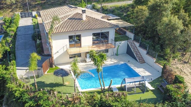 5 makuuhuone Huvila myytävänä paikassa Platja d'Aro, Castell-Platja d'Aro mukana uima-altaan 
autotalli - 749 000 € (Ref: 9811580)