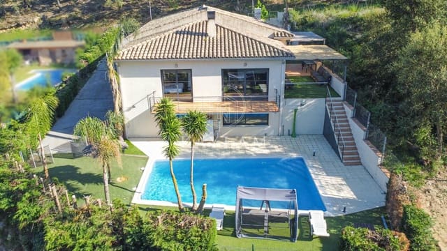 5 makuuhuone Huvila myytävänä paikassa Platja d'Aro, Castell-Platja d'Aro mukana uima-altaan 
autotalli - 749 000 € (Ref: 9811580)