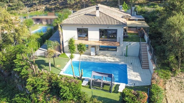 5 makuuhuone Huvila myytävänä paikassa Platja d'Aro, Castell-Platja d'Aro mukana uima-altaan 
autotalli - 749 000 € (Ref: 9811580)