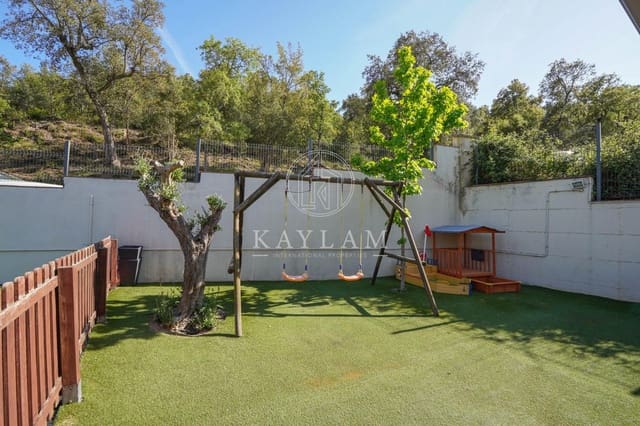 5 makuuhuone Huvila myytävänä paikassa Platja d'Aro, Castell-Platja d'Aro mukana uima-altaan 
autotalli - 749 000 € (Ref: 9811580)