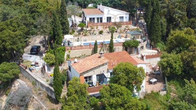 5 camera da letto Villa in vendita in Lloret de Mar con piscina garage - 449.000 € (Rif: 9813335)