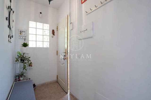 5 makuuhuone Huvila myytävänä paikassa Lloret de Mar mukana uima-altaan - 349 000 € (Ref: 9813836)