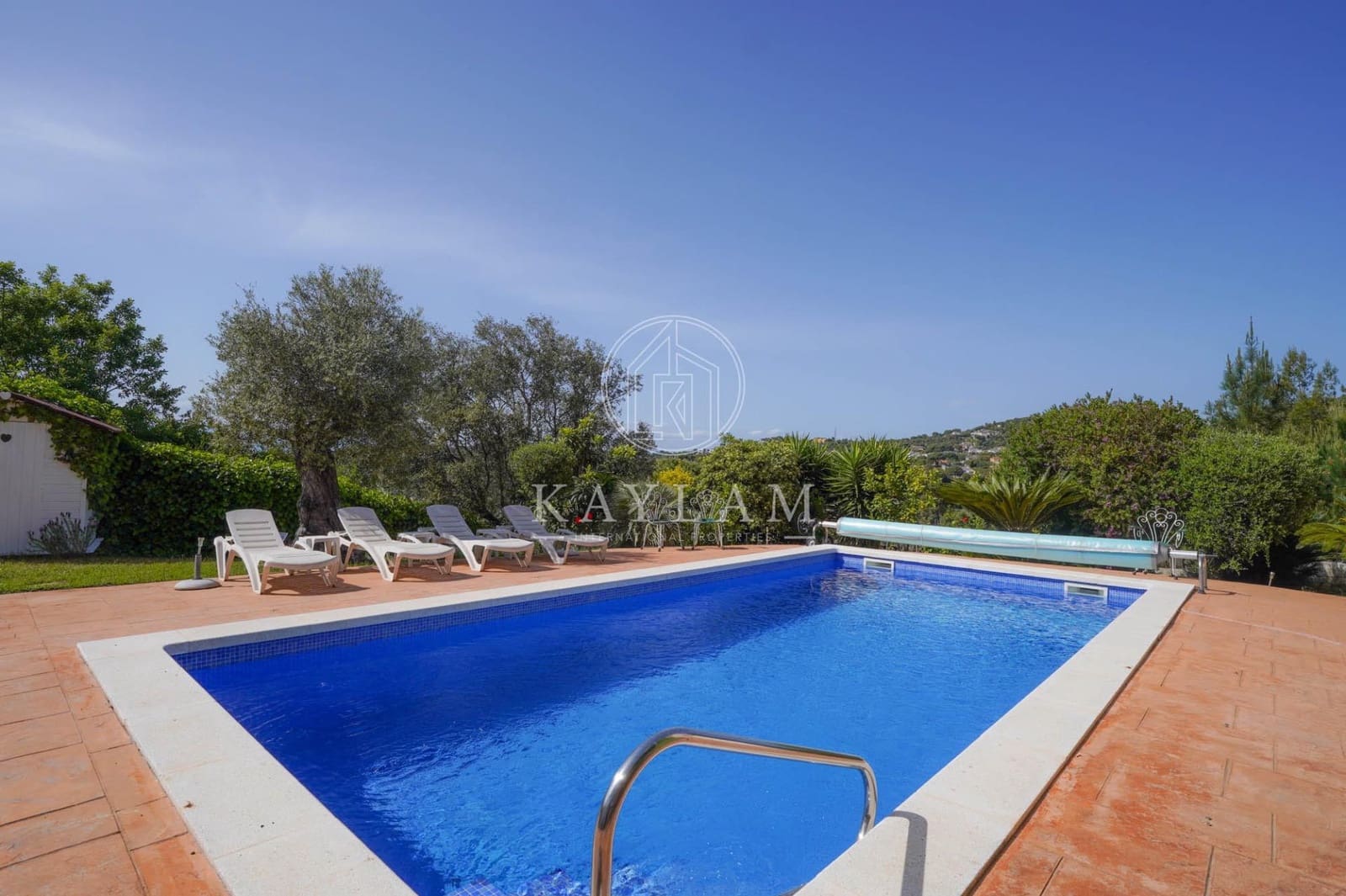 5 makuuhuone Huvila myytävänä paikassa Lloret de Mar mukana uima-altaan - 349 000 € (Ref: 9813836)
