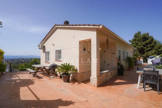 5 makuuhuone Huvila myytävänä paikassa Lloret de Mar mukana uima-altaan - 349 000 € (Ref: 9813836)