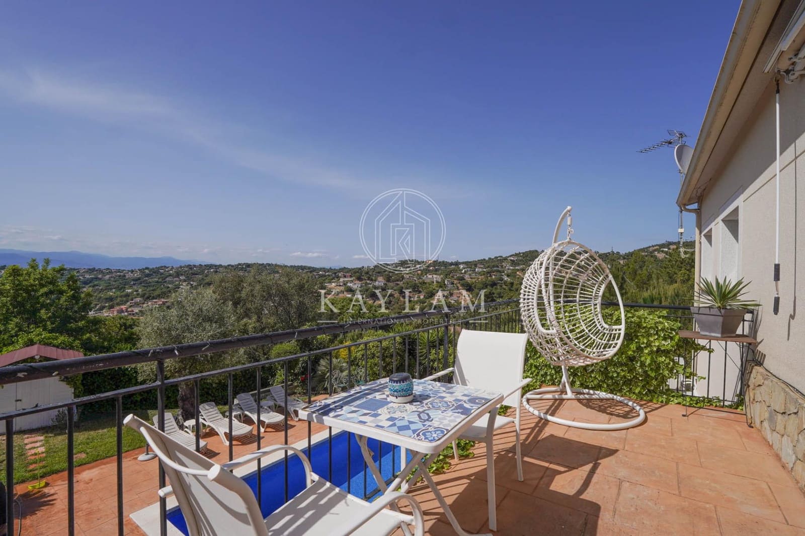 5 makuuhuone Huvila myytävänä paikassa Lloret de Mar mukana uima-altaan - 349 000 € (Ref: 9813836)