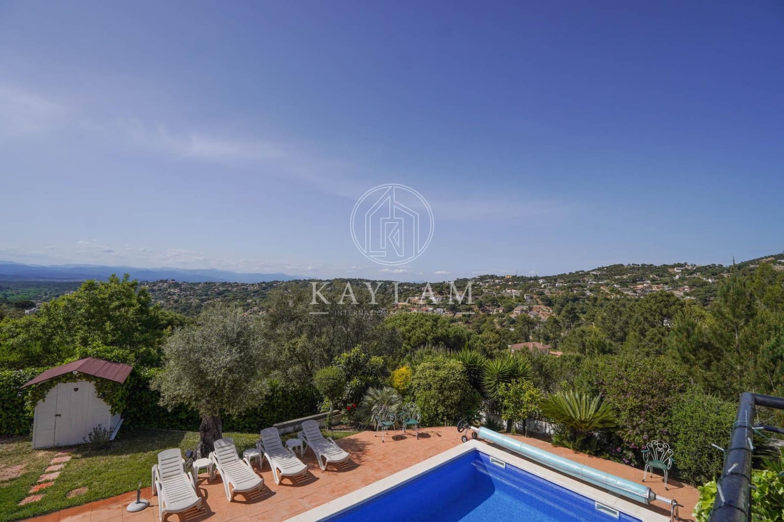 5 makuuhuone Huvila myytävänä paikassa Lloret de Mar mukana uima-altaan - 349 000 € (Ref: 9813836)