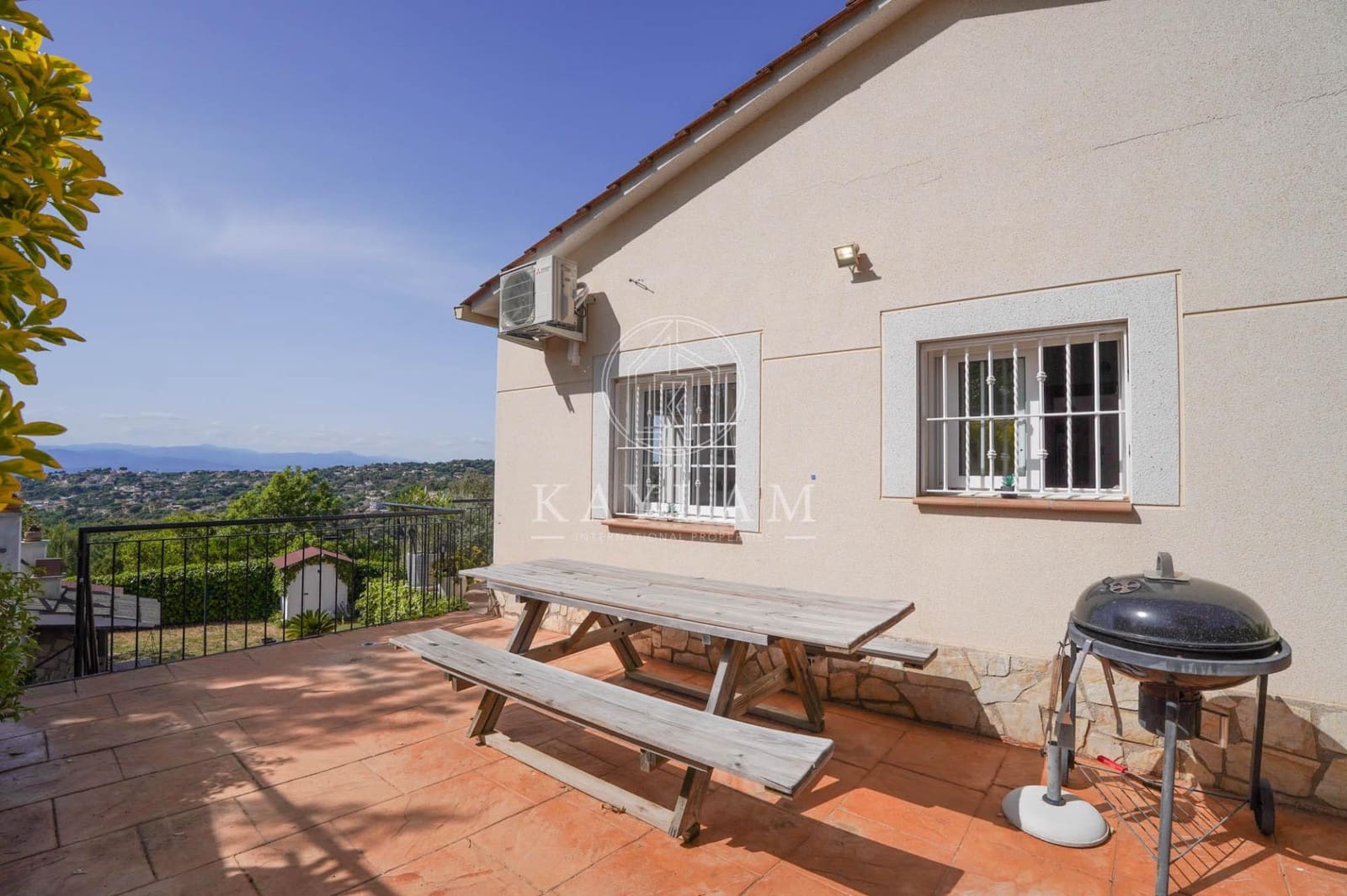 5 makuuhuone Huvila myytävänä paikassa Lloret de Mar mukana uima-altaan - 349 000 € (Ref: 9813836)