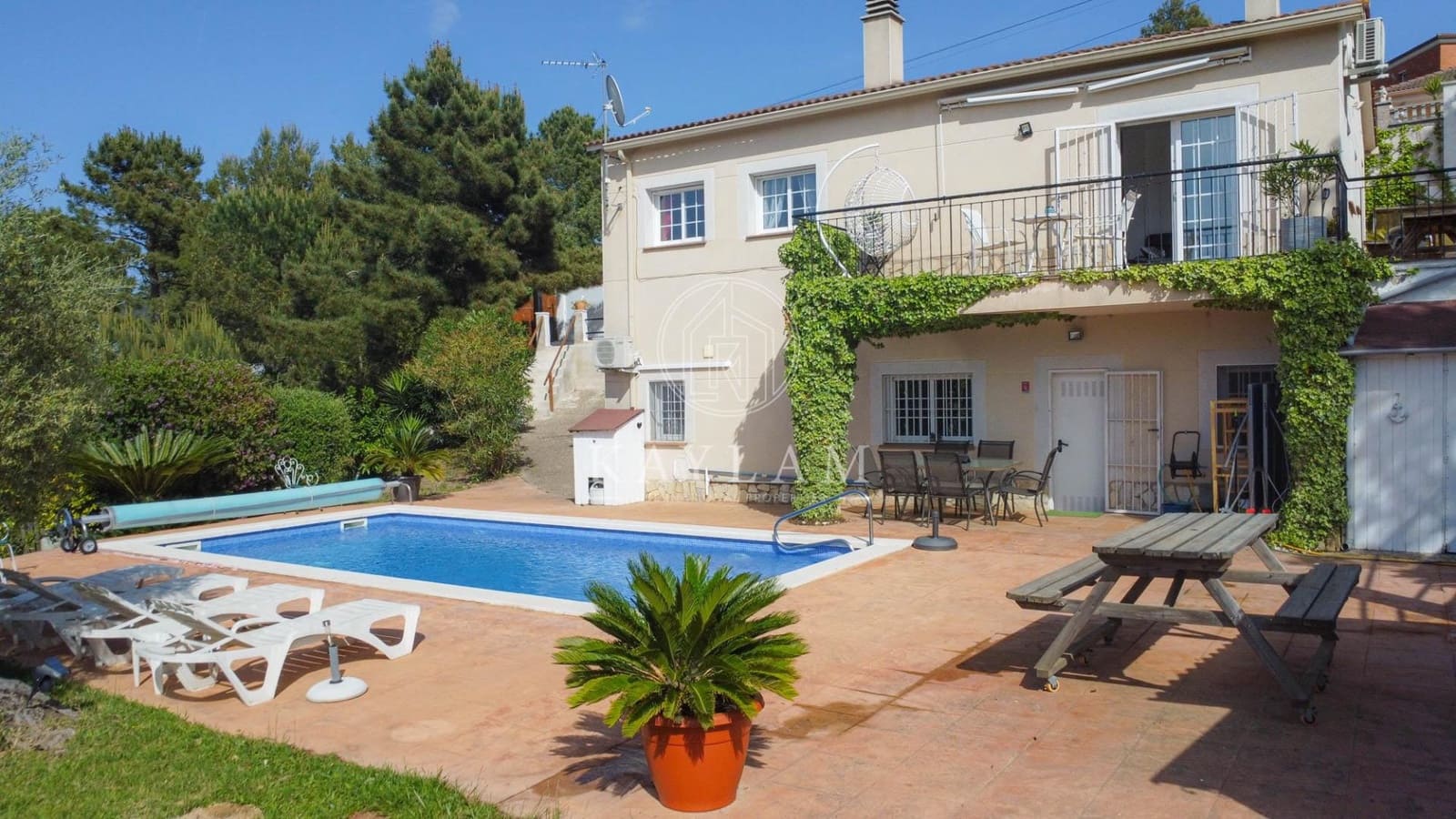 5 makuuhuone Huvila myytävänä paikassa Lloret de Mar mukana uima-altaan - 349 000 € (Ref: 9813836)