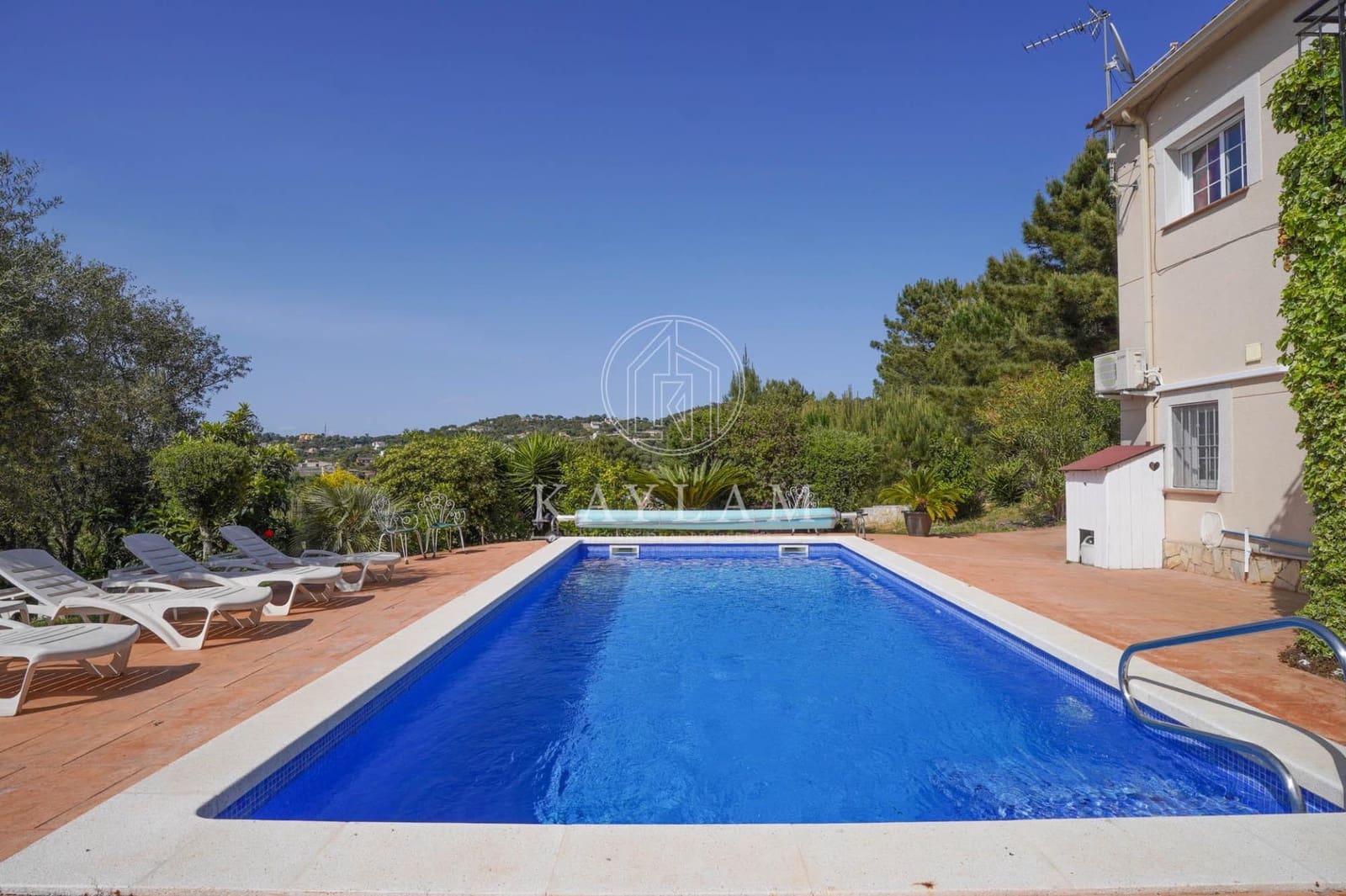 5 makuuhuone Huvila myytävänä paikassa Lloret de Mar mukana uima-altaan - 349 000 € (Ref: 9813836)