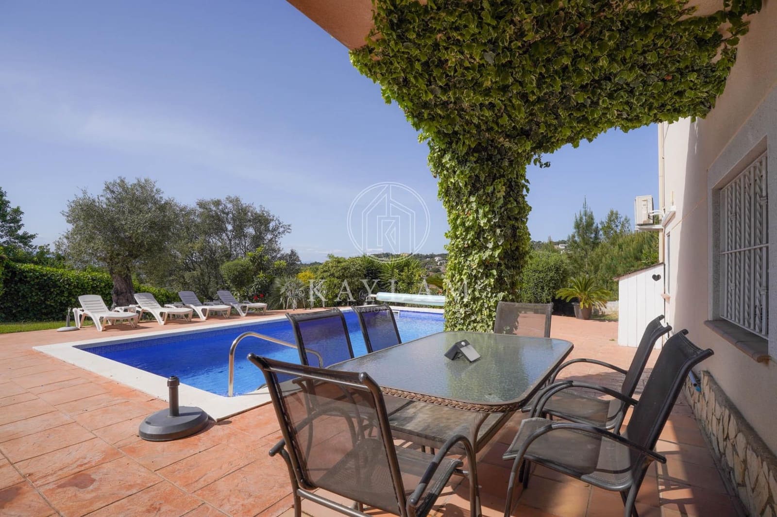 5 makuuhuone Huvila myytävänä paikassa Lloret de Mar mukana uima-altaan - 349 000 € (Ref: 9813836)