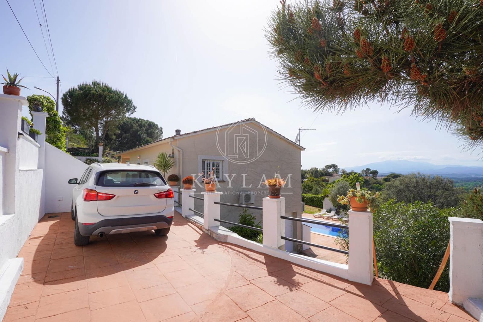 5 makuuhuone Huvila myytävänä paikassa Lloret de Mar mukana uima-altaan - 349 000 € (Ref: 9813836)