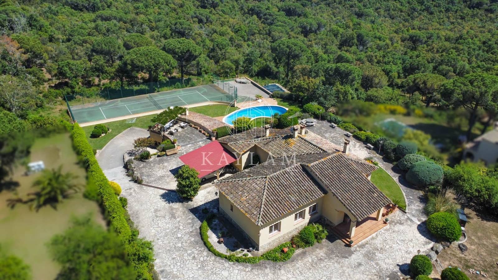 4 bedroom Villa for sale in Santa Cristina d'Aro with pool garage - € 1,100,000 (Ref: 9831536)