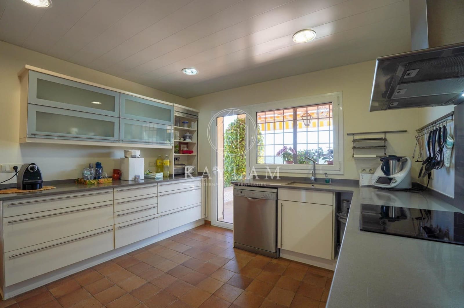 4 bedroom Villa for sale in Santa Cristina d'Aro with pool garage - € 1,100,000 (Ref: 9831536)
