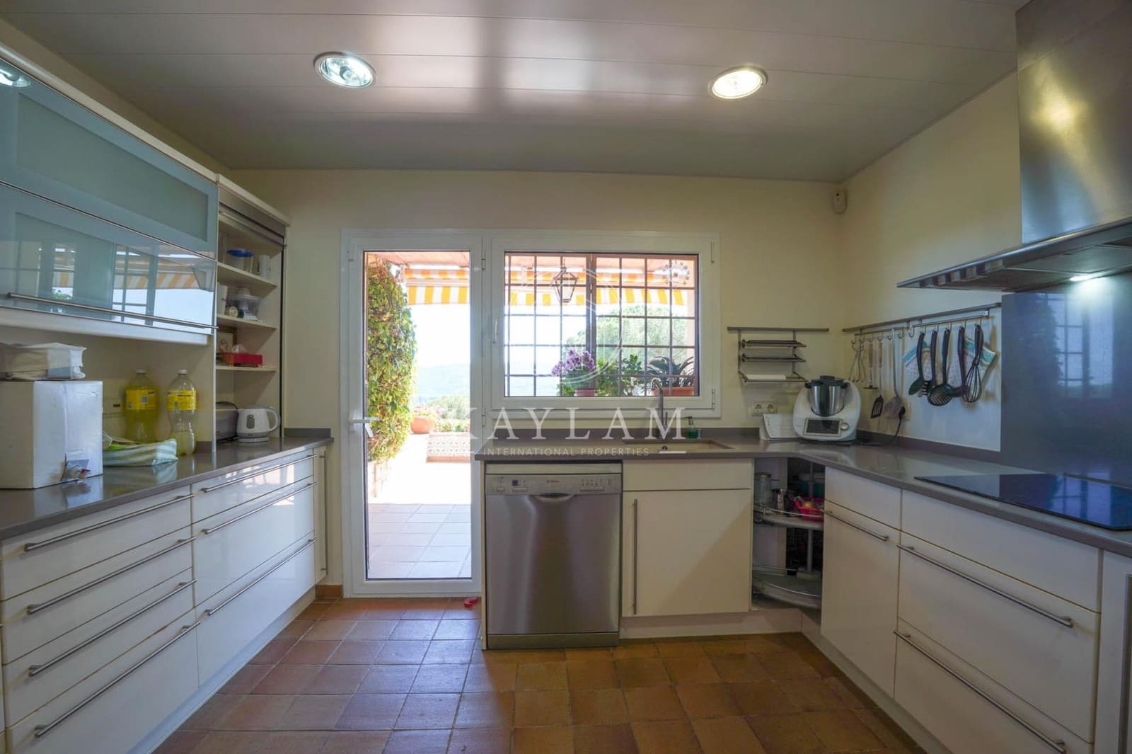 4 bedroom Villa for sale in Santa Cristina d'Aro with pool garage - € 1,100,000 (Ref: 9831536)