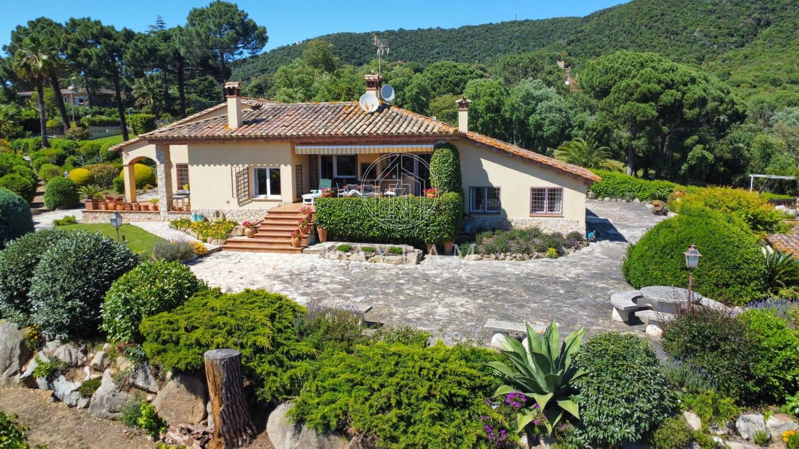 4 bedroom Villa for sale in Santa Cristina d'Aro with pool garage - € 1,100,000 (Ref: 9831536)