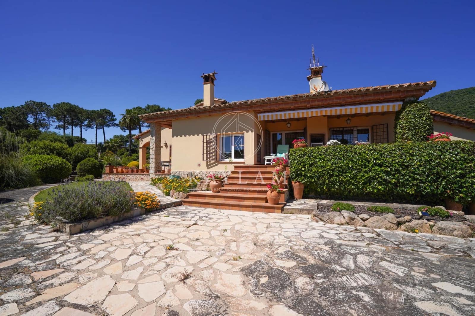 4 bedroom Villa for sale in Santa Cristina d'Aro with pool garage - € 1,100,000 (Ref: 9831536)