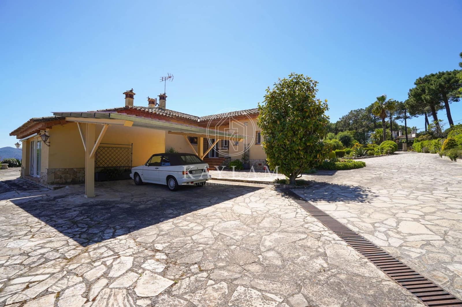 4 bedroom Villa for sale in Santa Cristina d'Aro with pool garage - € 1,100,000 (Ref: 9831536)