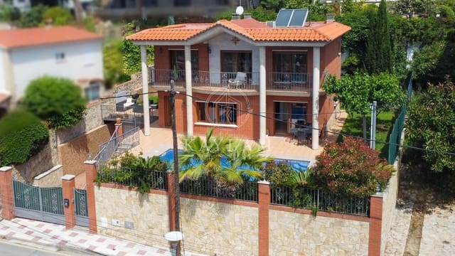 4 chambre Villa/Maison à vendre à Platja d'Aro, Castell-Platja d'Aro avec piscine garage - 1 120 000 € (Ref: 9855467)