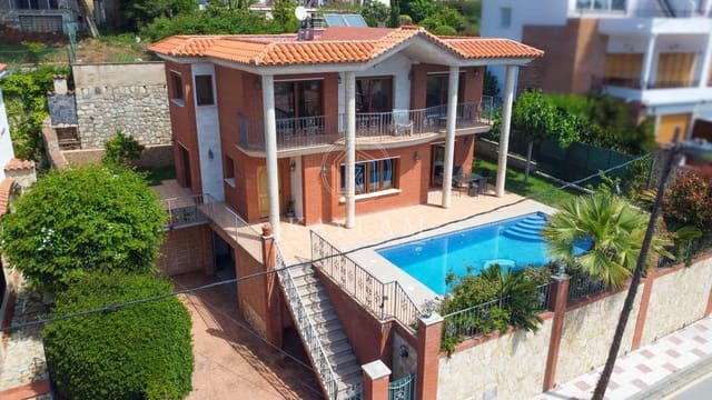 4 chambre Villa/Maison à vendre à Platja d'Aro, Castell-Platja d'Aro avec piscine garage - 1 120 000 € (Ref: 9855467)